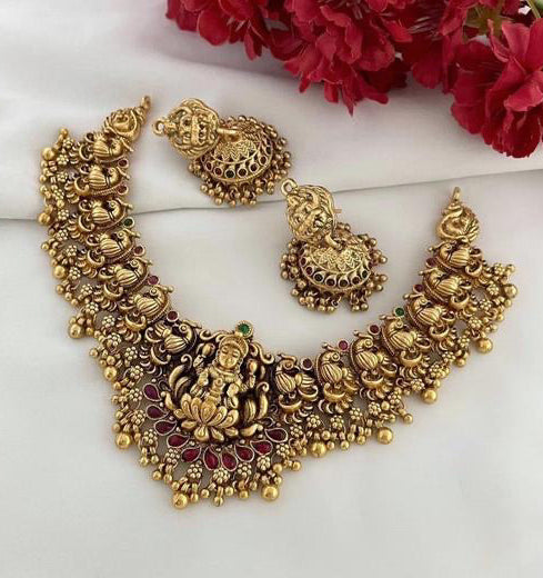 Free premium jewellery set on orders above 4999