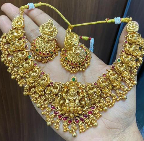 Free premium jewellery set on orders above 4999