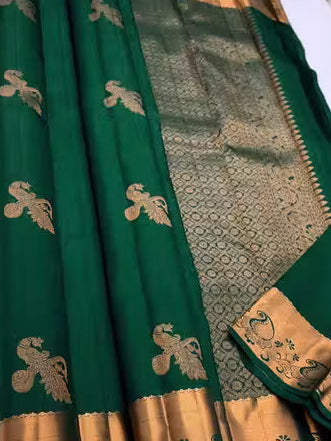 Emerald green Kanjipuram silk saree showing blouse piece and gold zari border detail