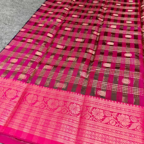 Pink Kanjipuram silk saree - full spread showing check pattern and zari border