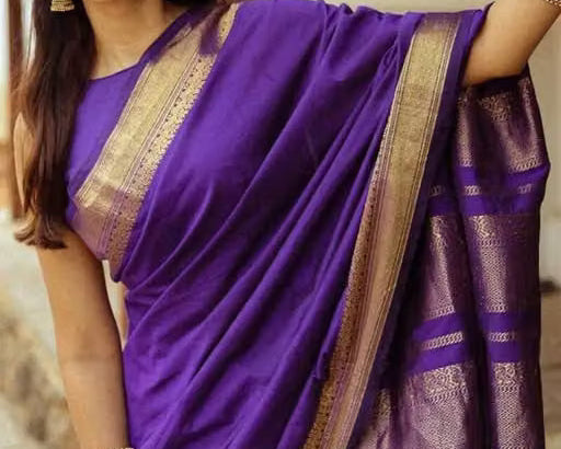 Violet Kanjipuram Silk Saree - Model showing pallu with gold zari border detail